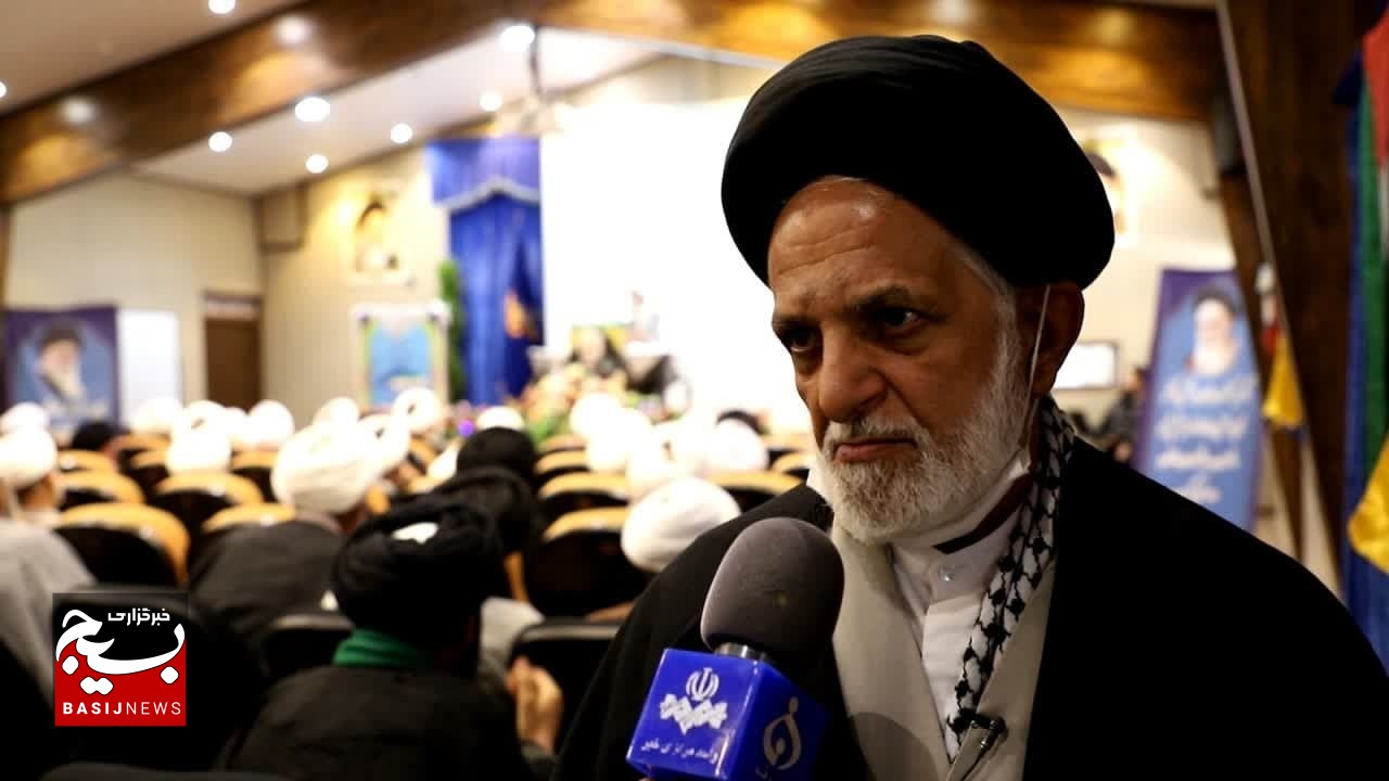 اساتید ایثارگر بسیجی حوزه علمیه قم تجلیل شدند