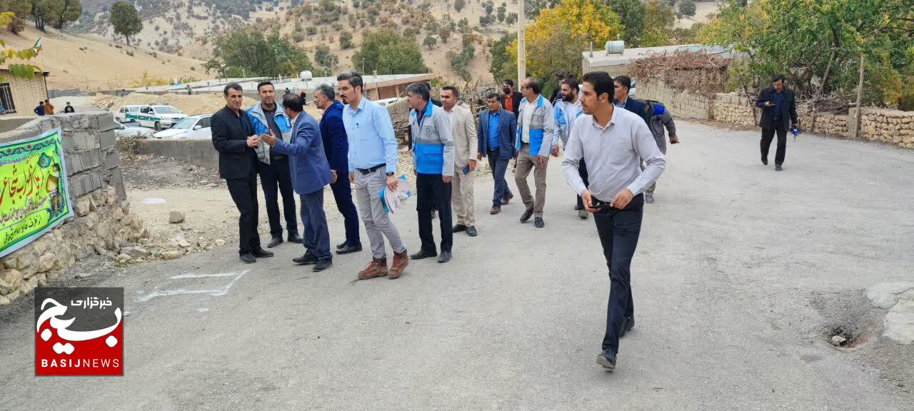 بازدید میدانی معاون عمرانی استاندار از روستای بهرام بیگی بخش پاتاوه