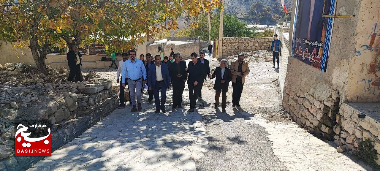بازدید میدانی معاون عمرانی استاندار از روستای بهرام بیگی بخش پاتاوه