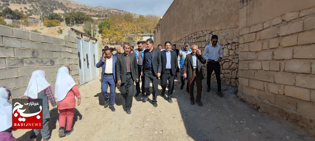 بازدید میدانی معاون عمرانی استاندار از روستای بهرام بیگی بخش پاتاوه