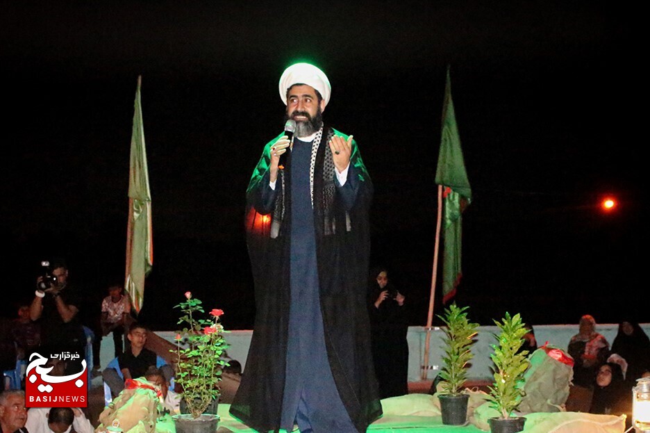 مراسم شبی با شهدا در دهقاید برگزار شد مراسم شبی با شهدا در دهقاید برگزار شد