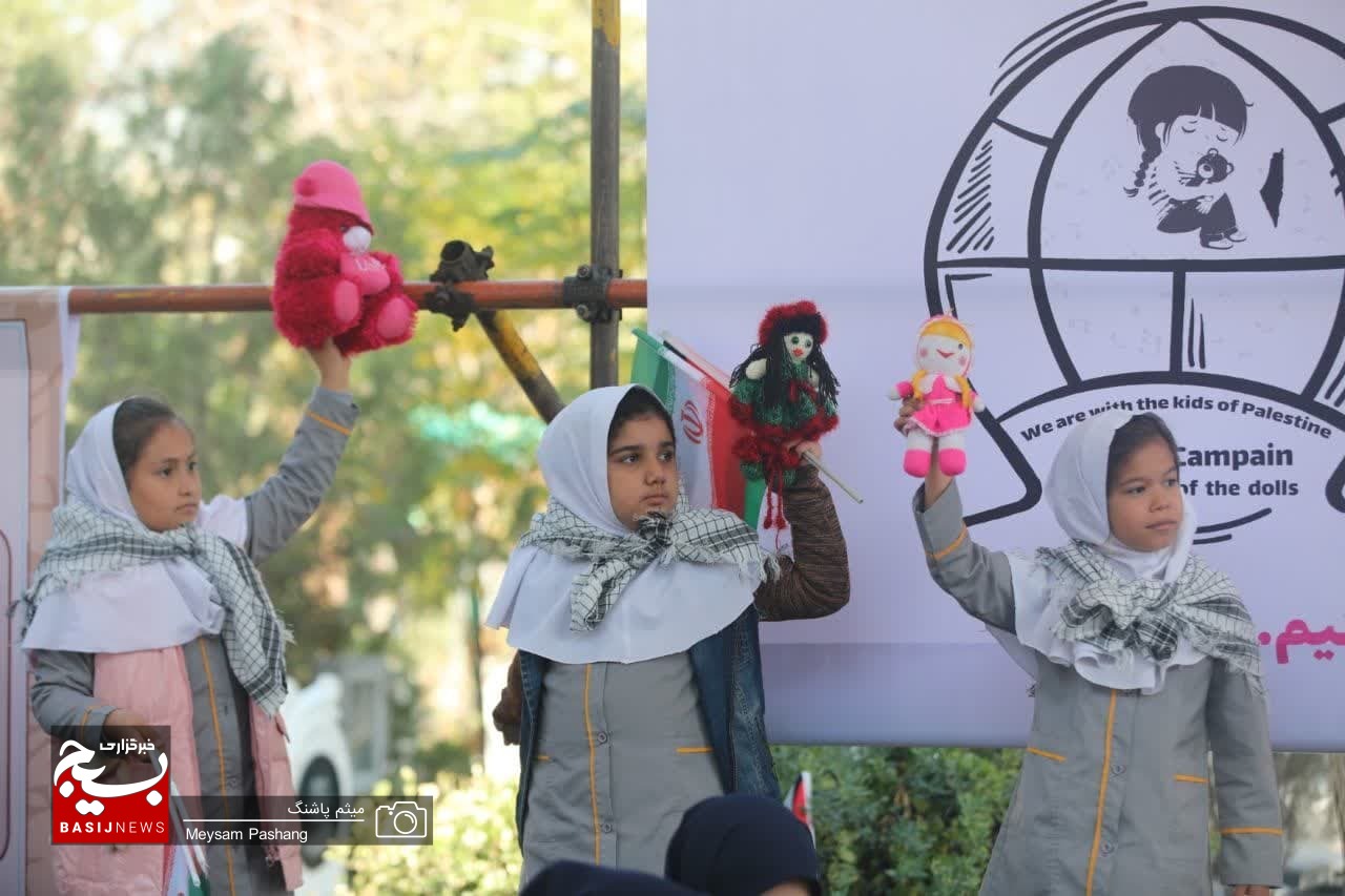 نوجوان روز بسیج دانش‌آموزی