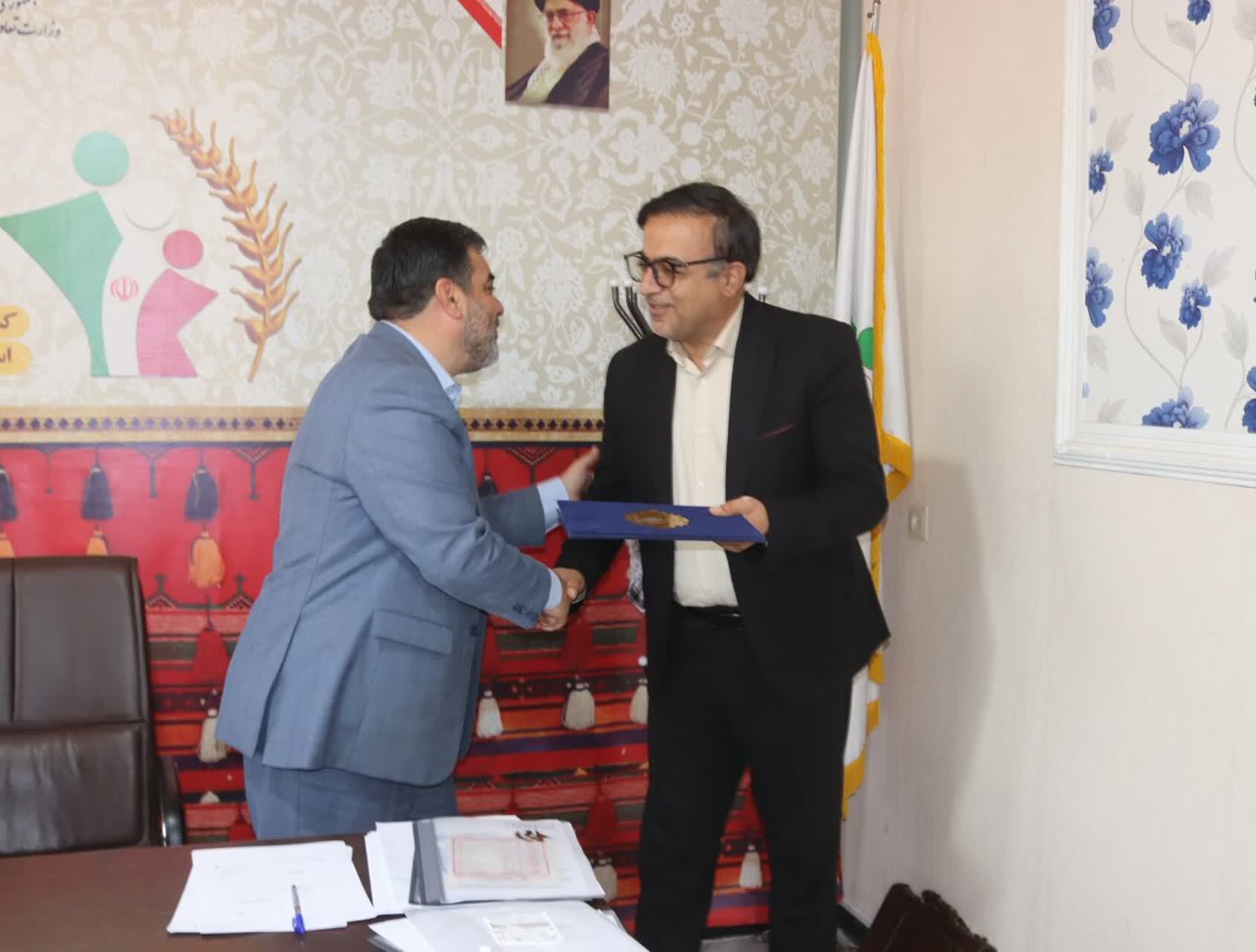 نشست هم اندیشی مدیر صندوق بیمه اجتماعی با مدیرکل امور روستایی  استانداری برای جذب سهمیه قرارگاه کرامت