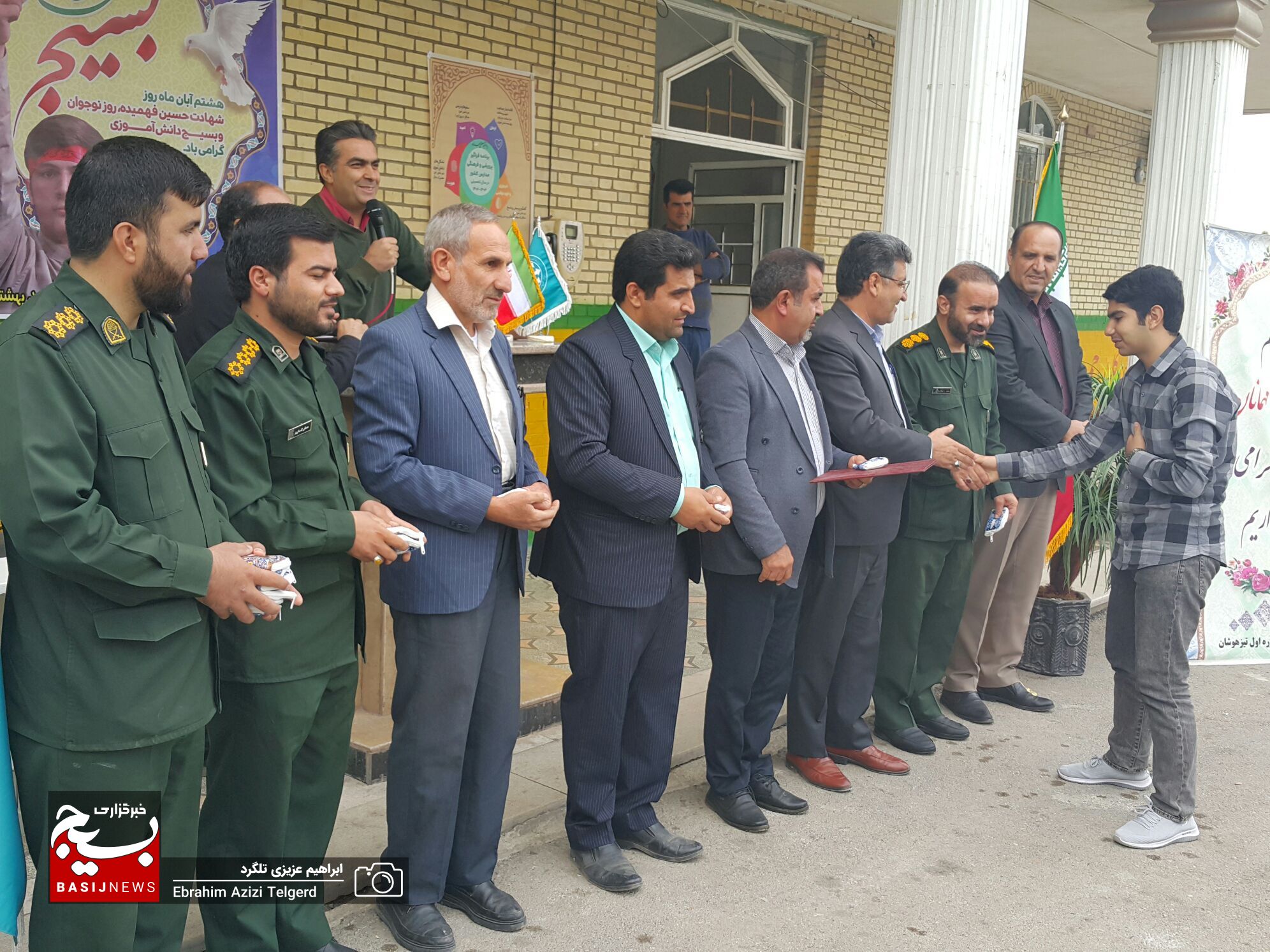 تجلیل بسیج دانش آموزی از دانش آموزان برتر لیگ پایا