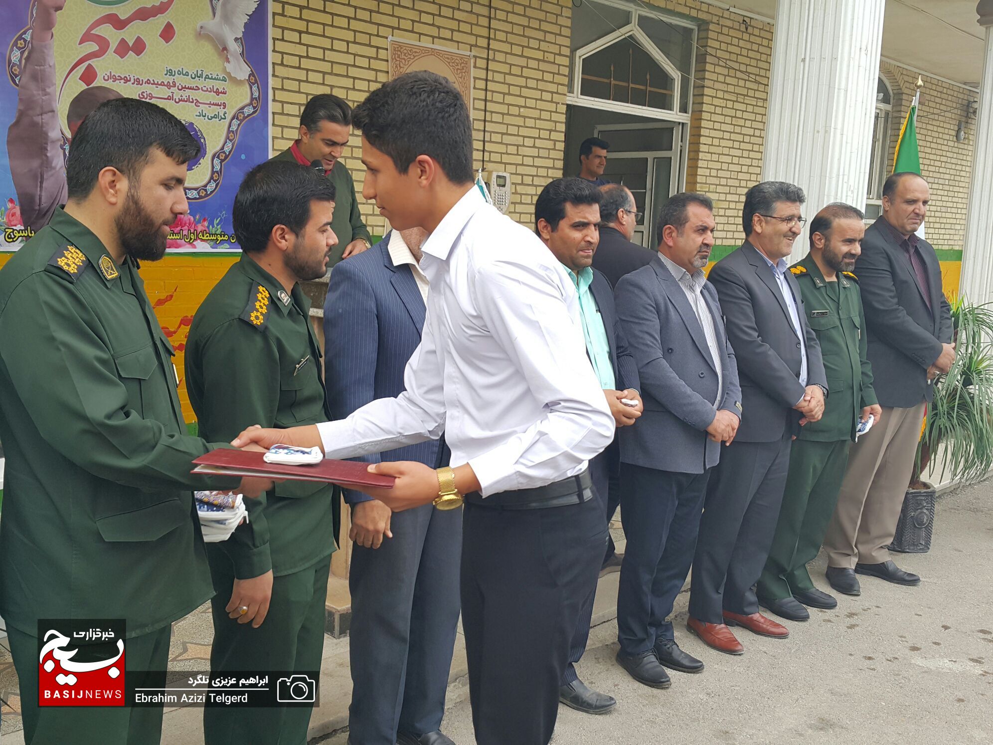 تجلیل بسیج دانش آموزی از دانش آموزان برتر لیگ پایا