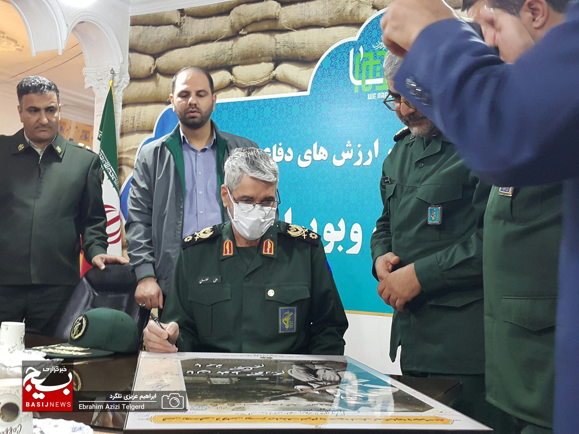 بازدید سردار علی فضلی از اولین پوستر اعزام به جبهه کهگیلویه و بویراحمد