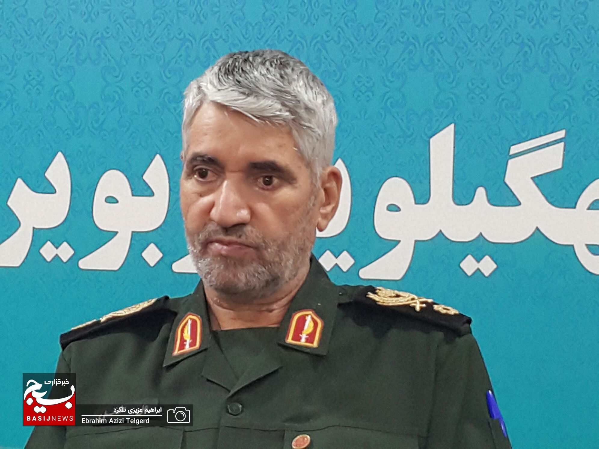 بازدید سردار علی فضلی از اولین پوستر اعزام به جبهه کهگیلویه و بویراحمد