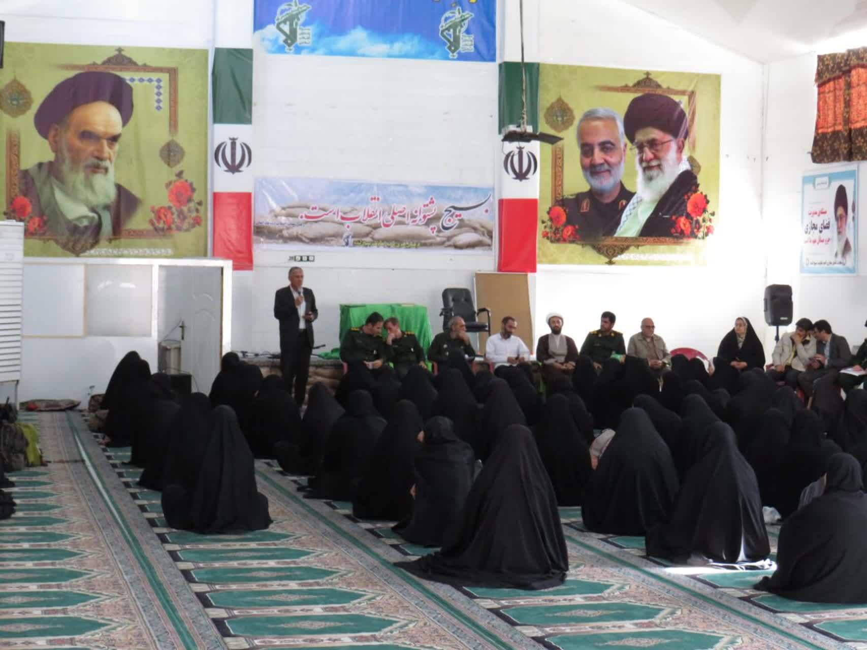 اعزام ۸۰ نفر از دانش آموزان دختر شهرستان لنده به مناطق عملیاتی جنوب کشور