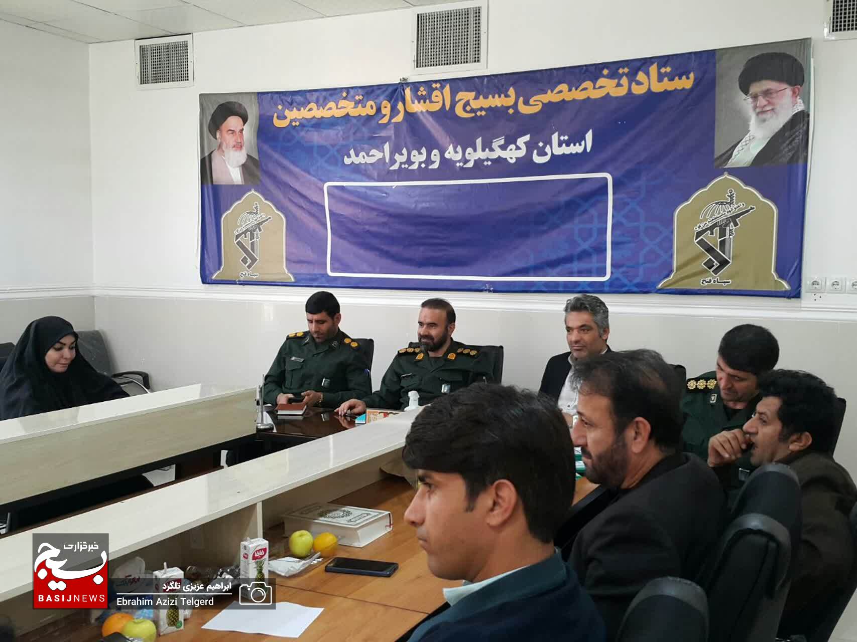 برگزیدگان جشنواره های شعر و ادبیات داستانی بسیج در یاسوج تجلیل شدند