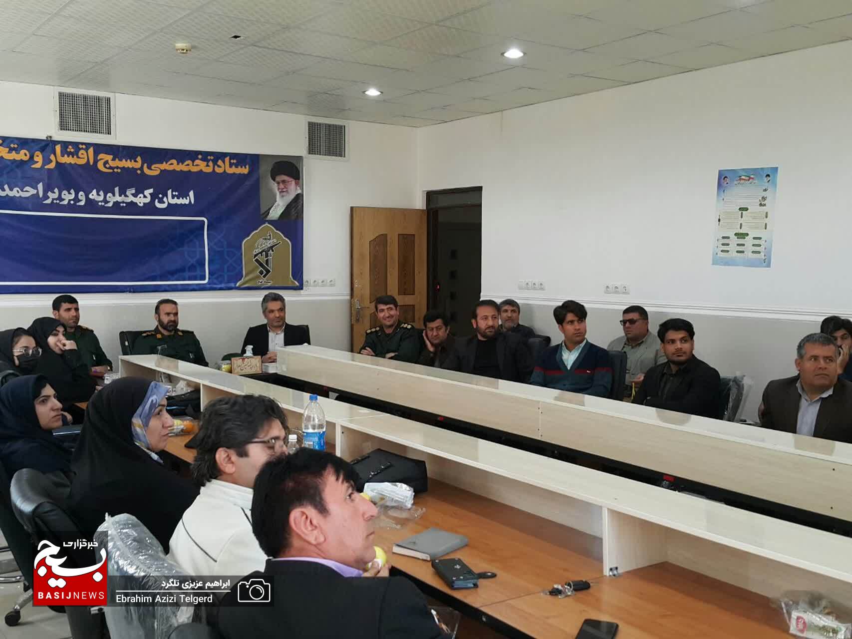 برگزیدگان جشنواره های شعر و ادبیات داستانی بسیج در یاسوج تجلیل شدند