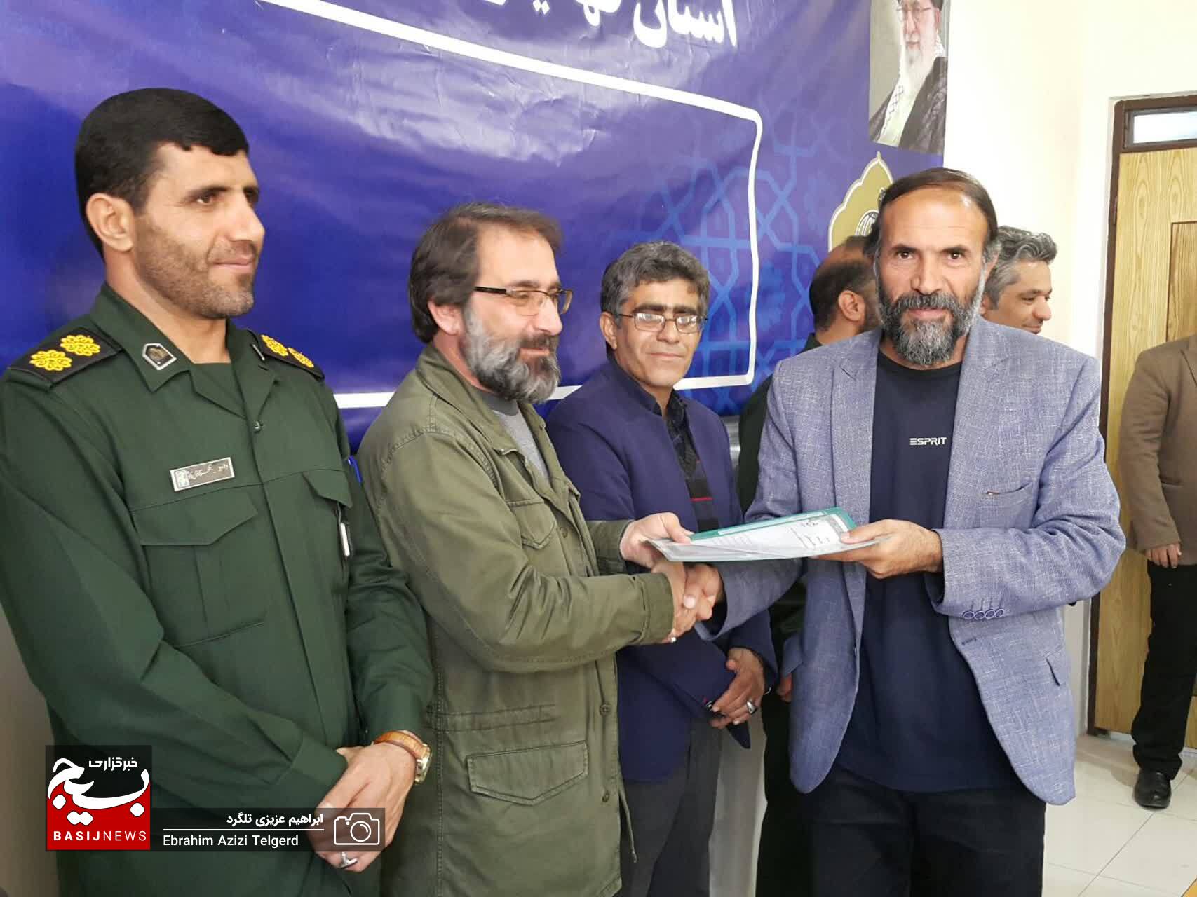 برگزیدگان جشنواره های شعر و ادبیات داستانی بسیج در یاسوج تجلیل شدند