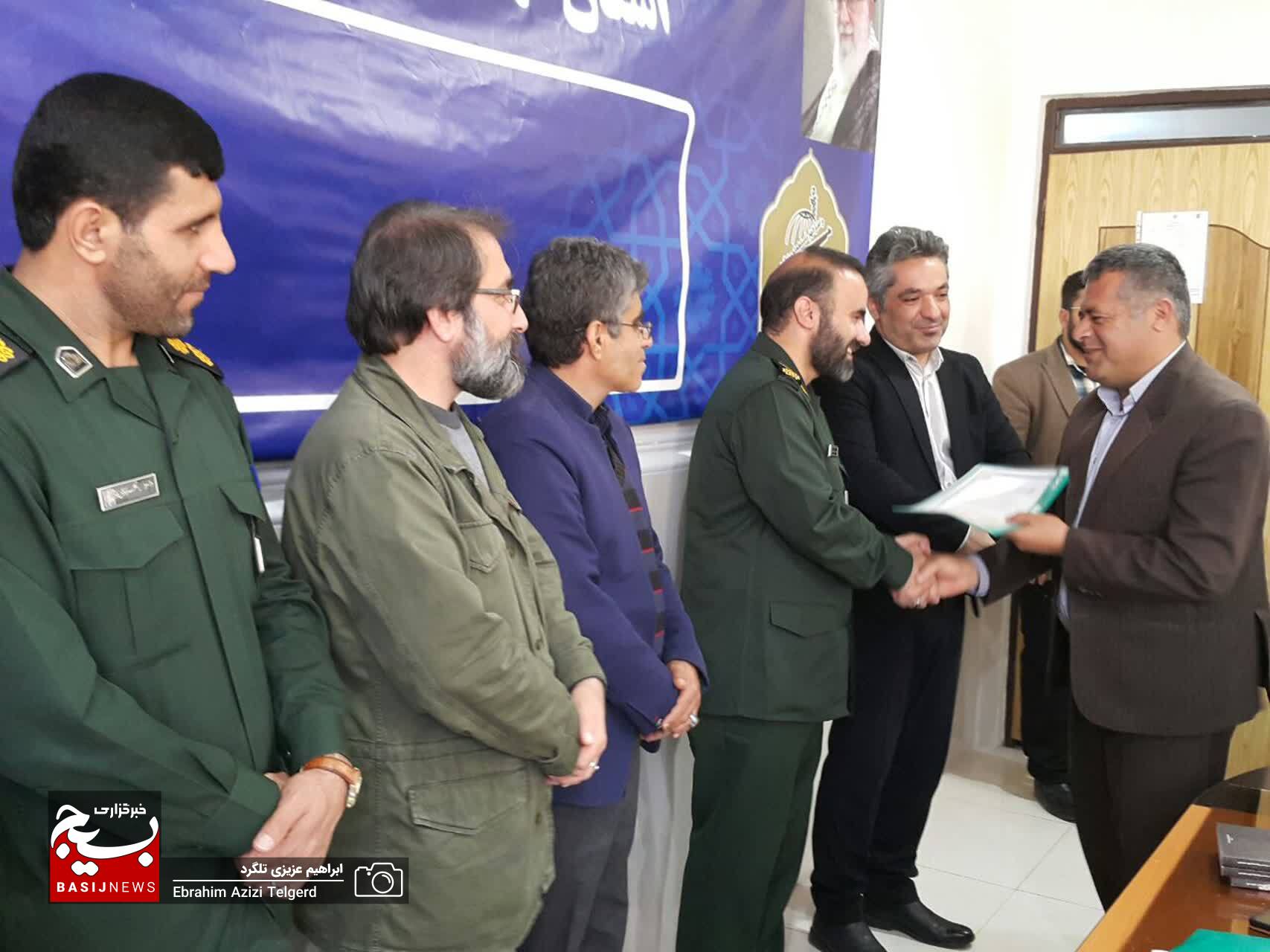 برگزیدگان جشنواره های شعر و ادبیات داستانی بسیج در یاسوج تجلیل شدند