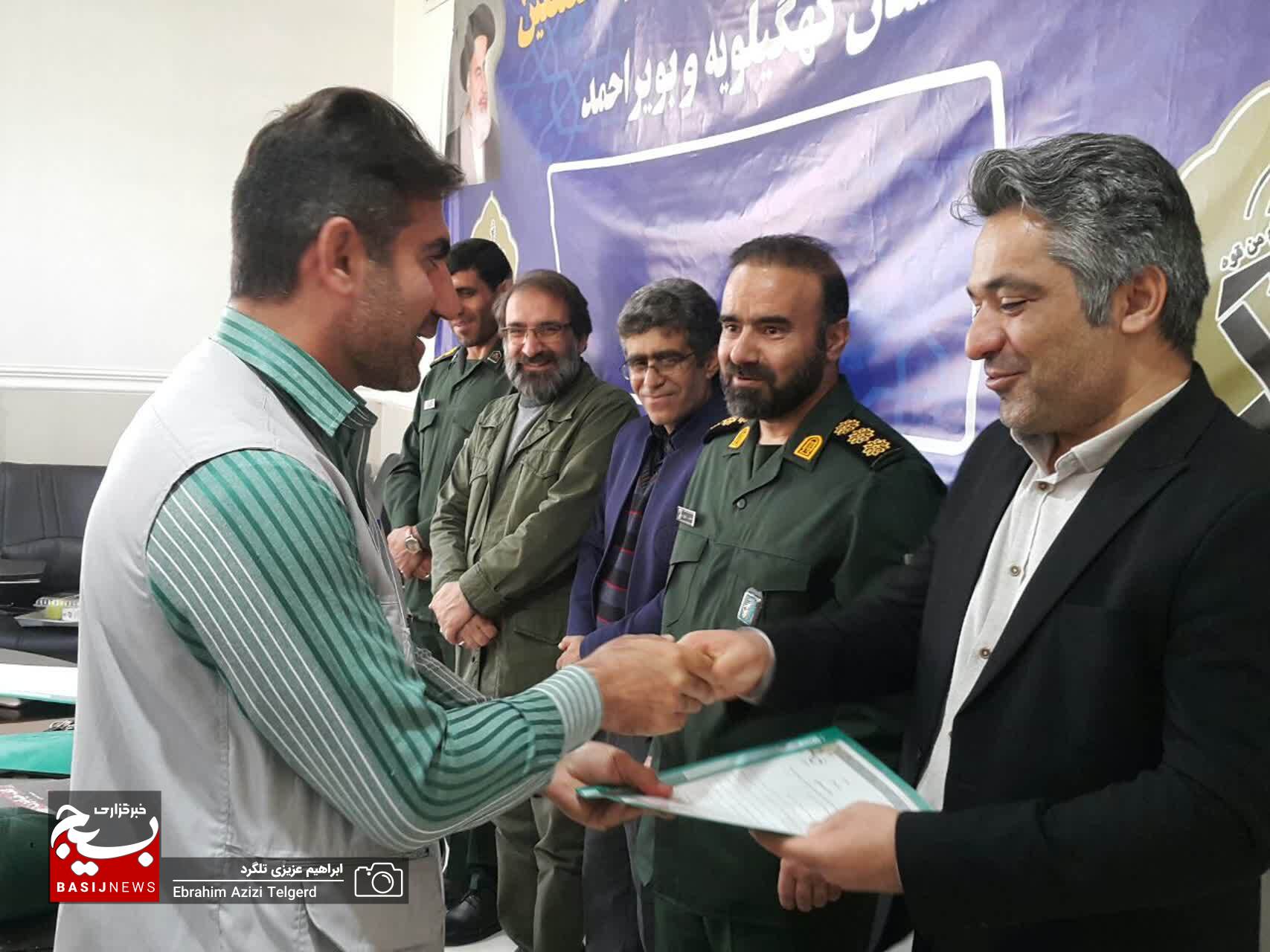 برگزیدگان جشنواره های شعر و ادبیات داستانی بسیج در یاسوج تجلیل شدند