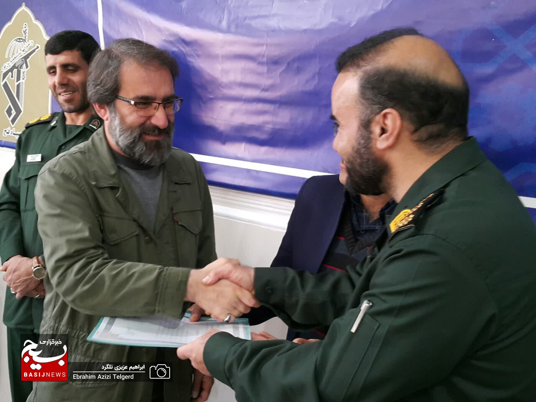 برگزیدگان جشنواره های شعر و ادبیات داستانی بسیج در یاسوج تجلیل شدند