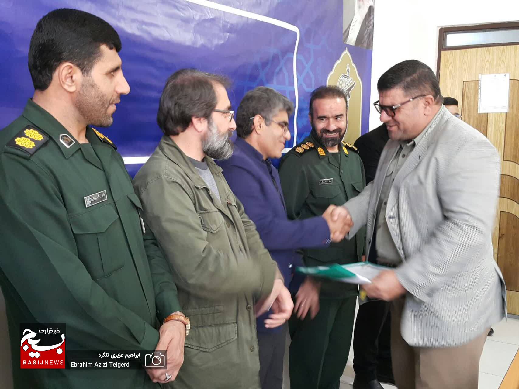 برگزیدگان جشنواره های شعر و ادبیات داستانی بسیج در یاسوج تجلیل شدند