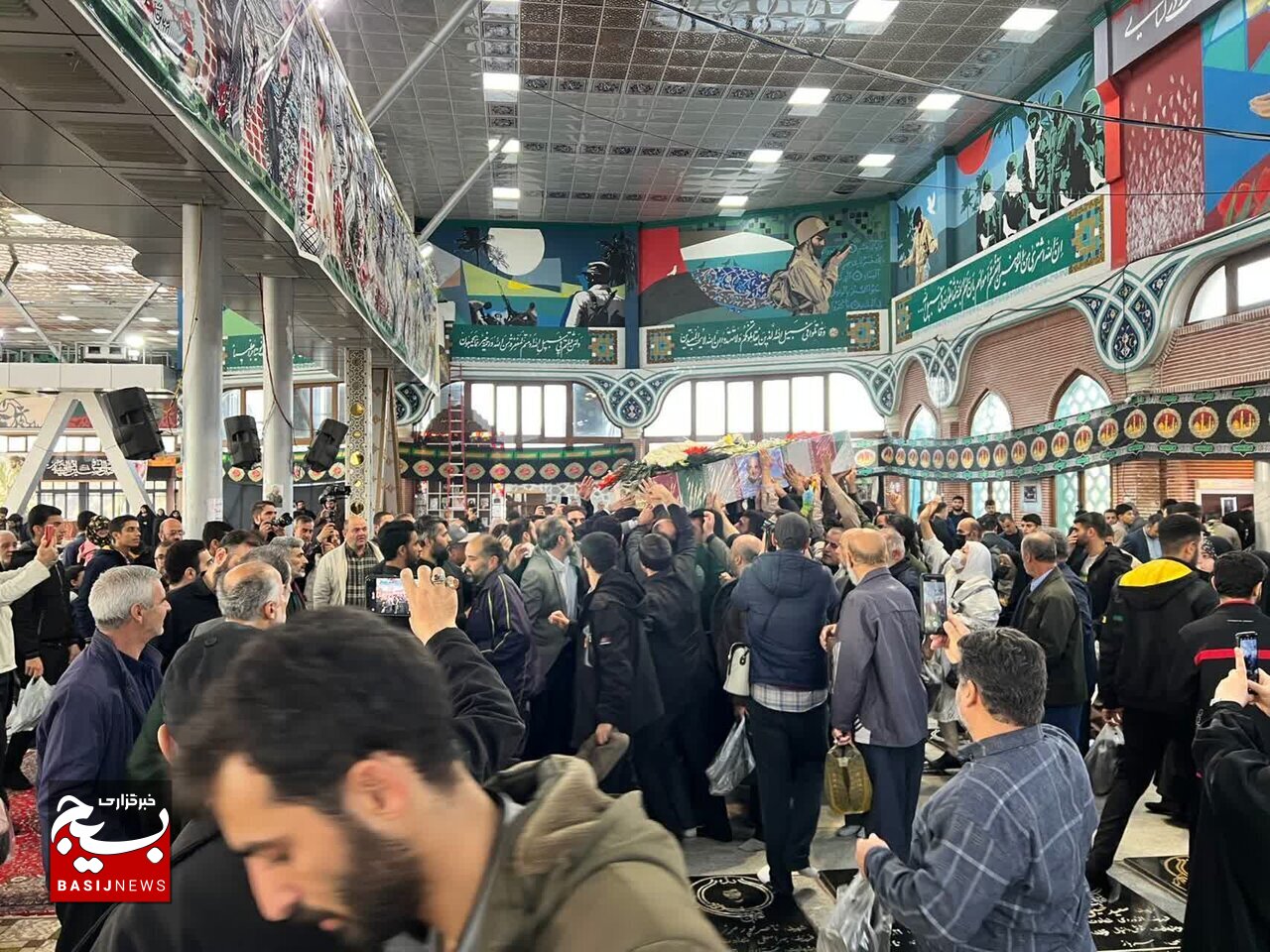 مراسم تشییع پیکر شهید مدافع حرم محمد رضا یعقوبی در رشت مراسم تشییع پیکر شهید مدافع حرم محمد رضا یعقوبی در رشت