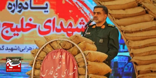 وداع باشکوه با شهید گمنام در یادواره شهدای خلیجفارس پالایشگاه هفتم وداع باشکوه با شهید گمنام در یادواره شهدای خلیجفارس پالایشگاه هفتم
