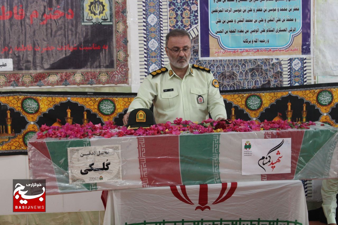 ادای احترام حافظان امنیت به پیکر شهید گمنام در دیّر+تصاویر ادای احترام حافظان امنیت به پیکر شهید گمنام در دیّر+تصاویر