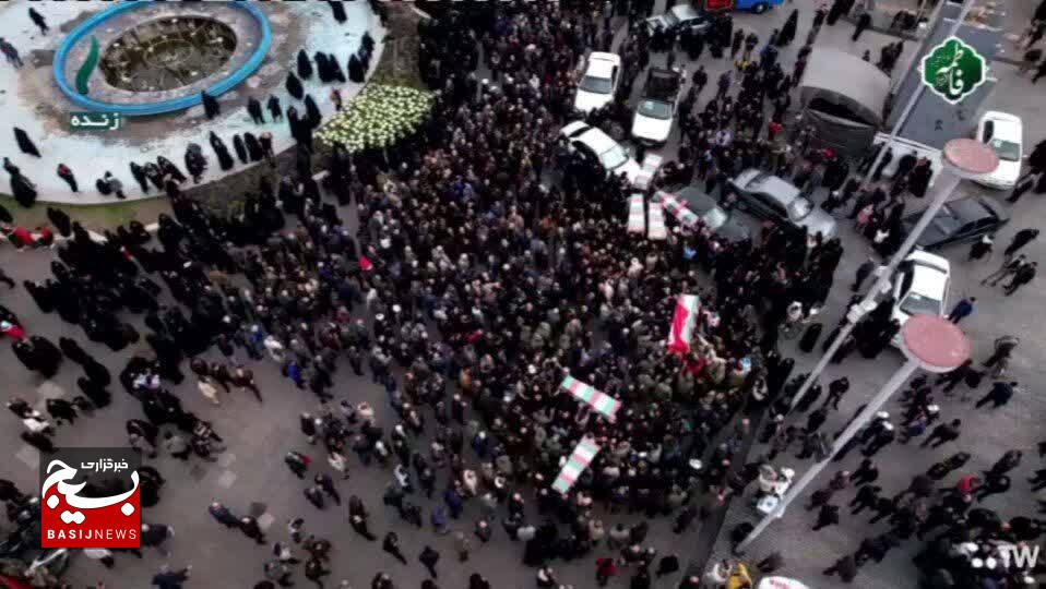 پیکر شهید مدافع امنیت و ۶ شهید گمنام در رشت تشییع شد پیکر شهید مدافع امنیت و ۶ شهید گمنام در رشت تشییع شد