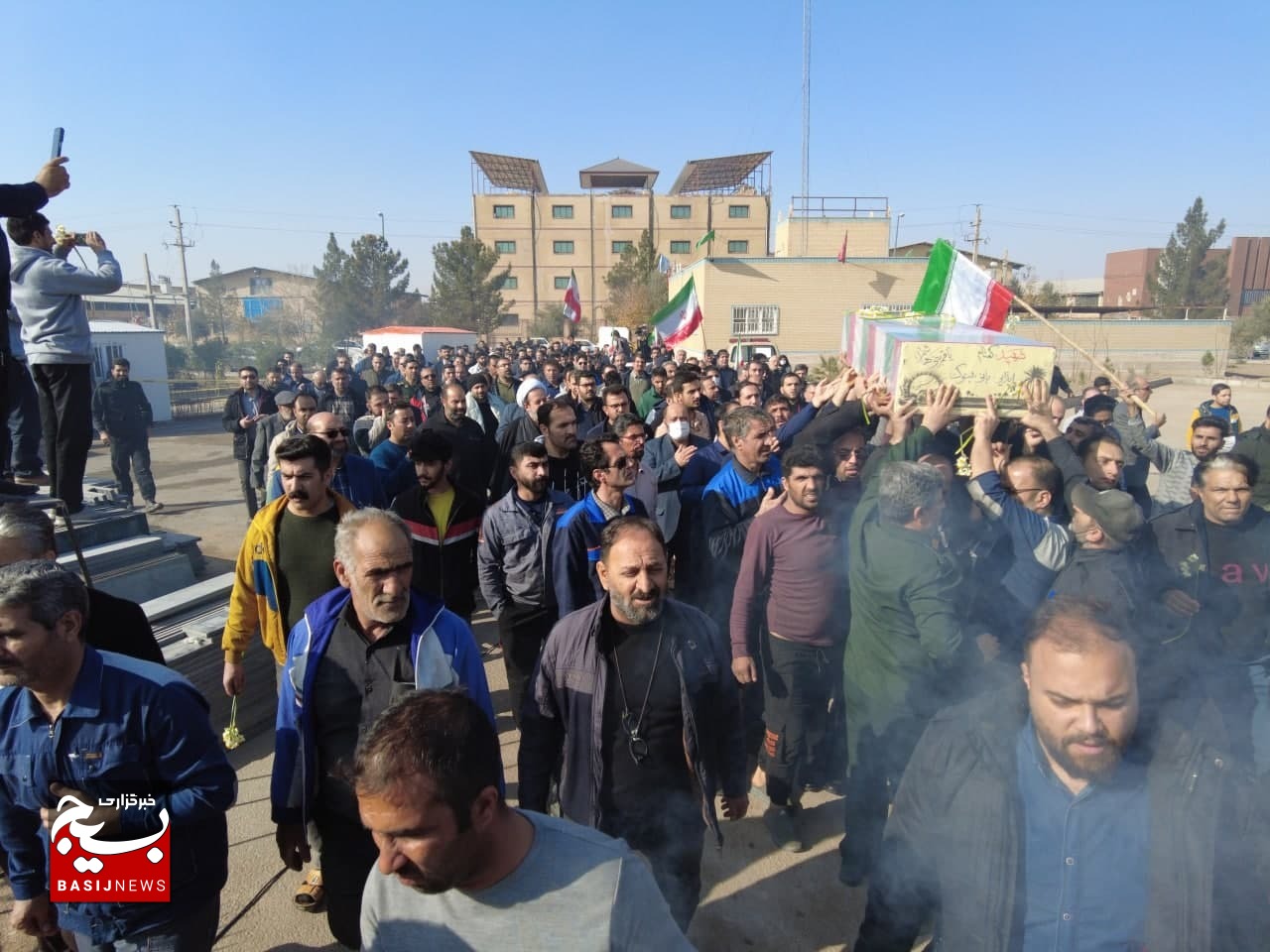 خاکسپاری یک آلاله آسمانی در شهرک صنعتی شکوهیه قم