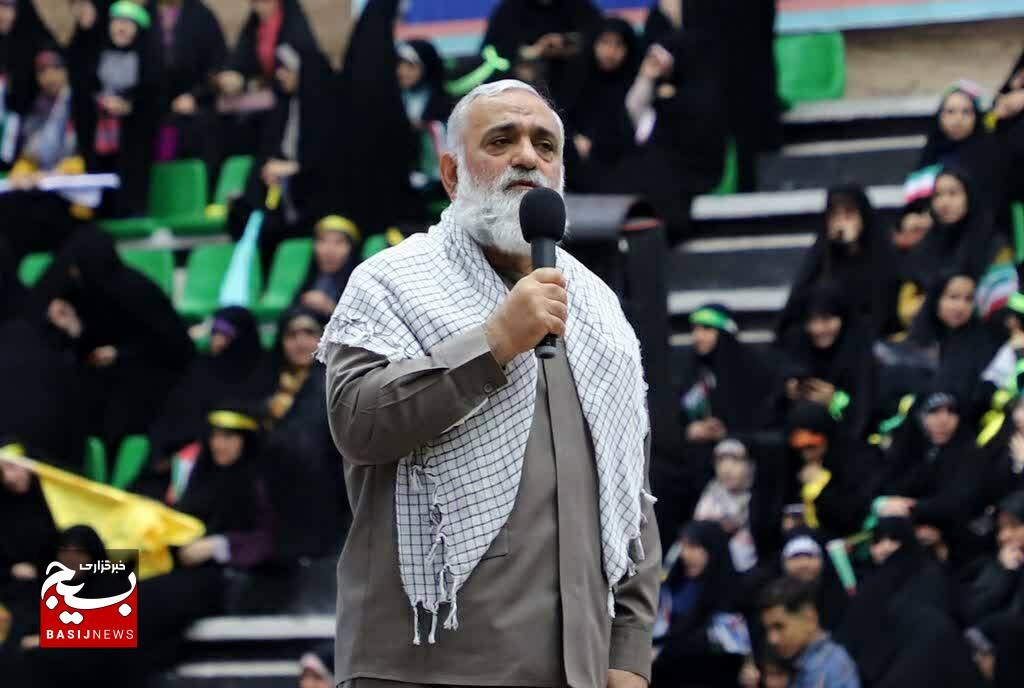 فلسطینیان امروز در حال مبارزه با آمریکا و دولتهای استکباری هستند فلسطینیان امروز در حال مبارزه با آمریکا و دولتهای استکباری هستند