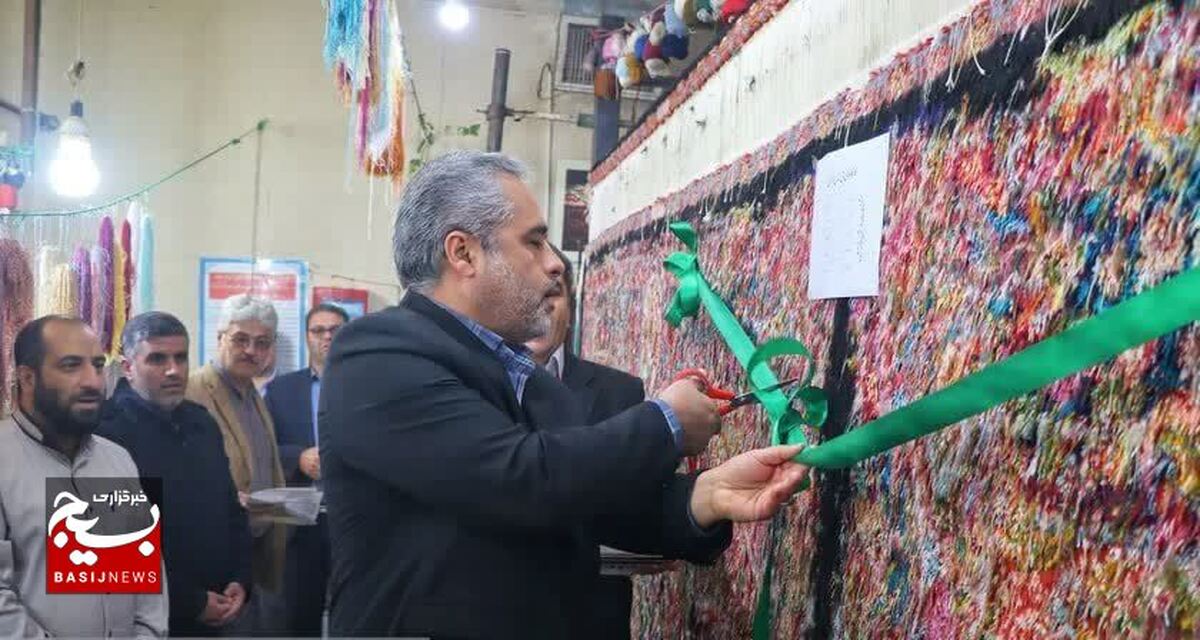 برش تخته فرش دستبافت نیم میلیاردی مددجویان در زندان مرکزی قزوین
