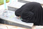 انجام غبار روبی  و عطر افشانی قبور مطهر شهدا در نجف آباد+تصاویر
