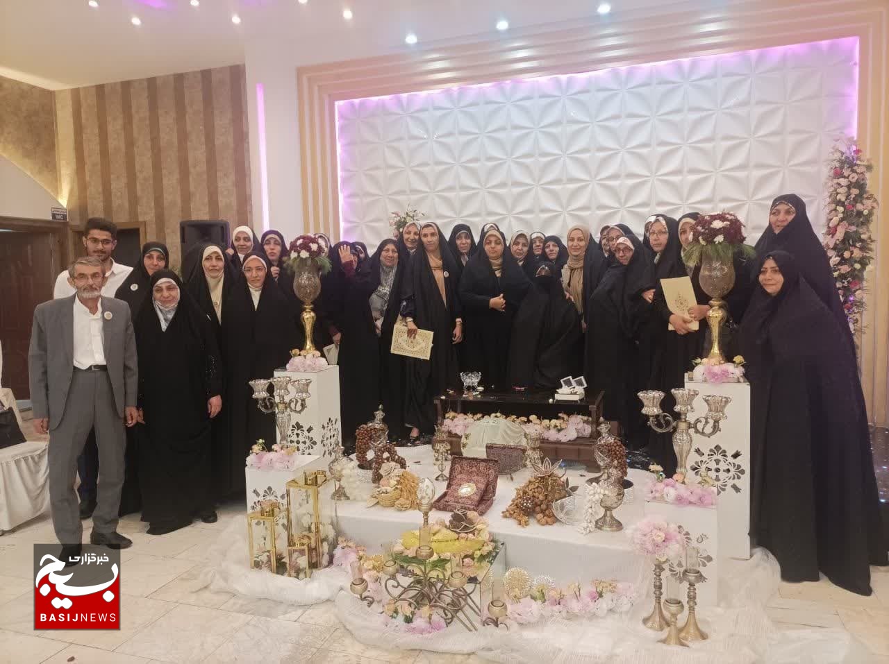 مرکز رویش؛ ۱۲۰ زوج را به خانه بخت فرستاد مرکز رویش؛ ۱۲۰ زوج را به خانه بخت فرستاد