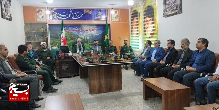 تجلیل جالب دانش‌آموزان دهدشتی از سبزپوشان سپاه به مناسبت هفته بسیج + (تصاویر  )