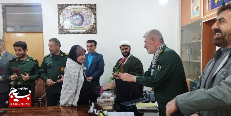 تجلیل جالب دانش‌آموزان دهدشتی از سبزپوشان سپاه به مناسبت هفته بسیج + (تصاویر  )