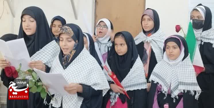 تجلیل جالب دانش‌آموزان دهدشتی از سبزپوشان سپاه به مناسبت هفته بسیج + (تصاویر  )