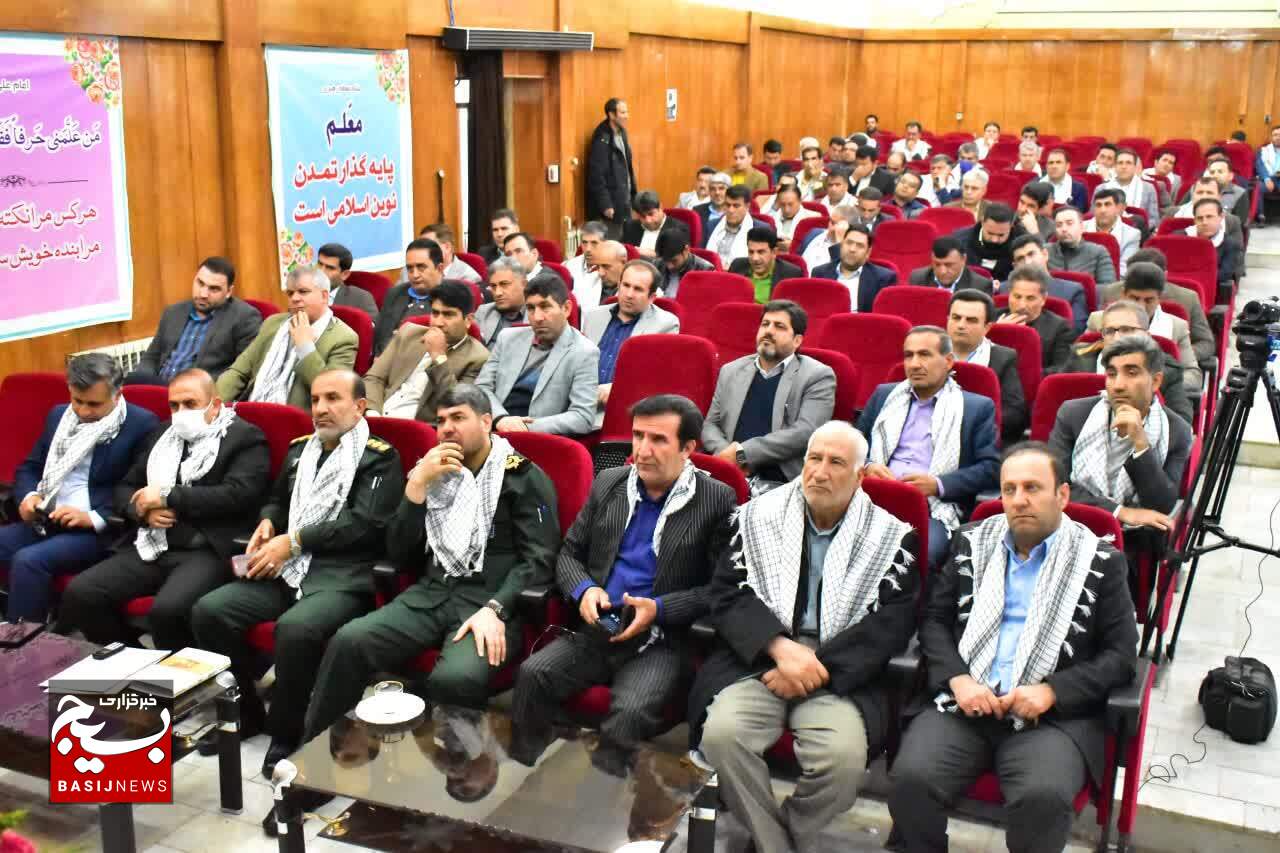 بسیج نماد ولایت پذیری و استکبارستیزی در جامعه است