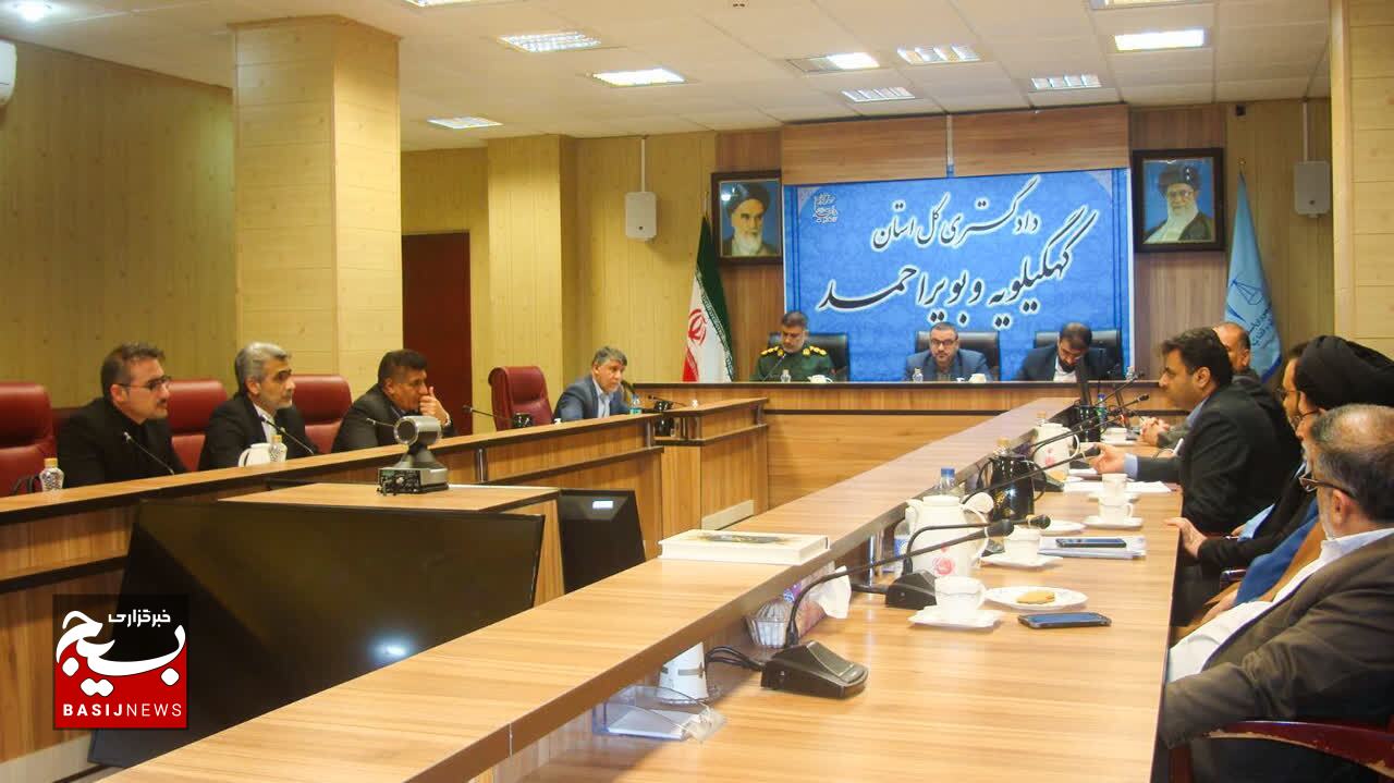 برگزاری نشست هیئت اندیشه ورز سازمان بسیج حقوق دانان سپاه فتح همزمان با هفته بسیج