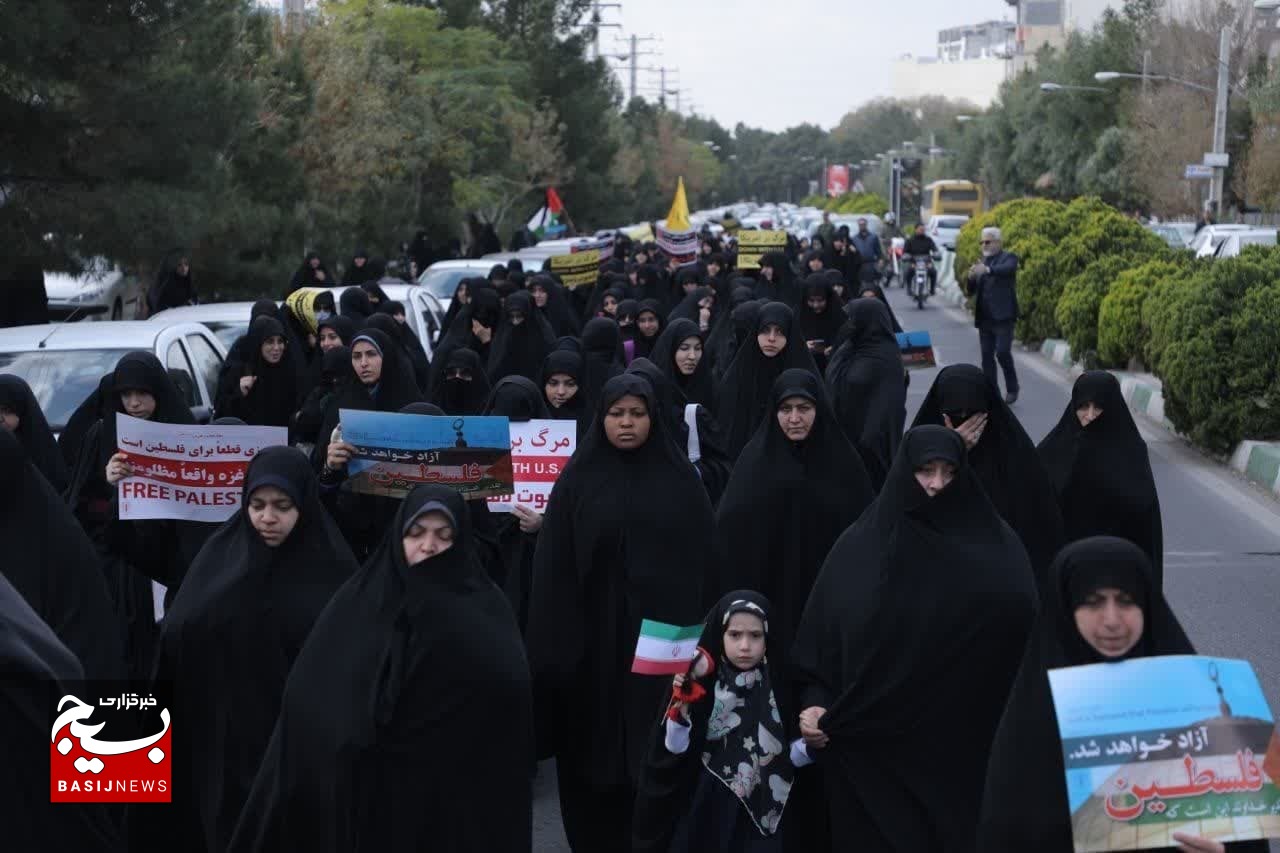 همایش شکوه مقاومت بانوان بسیجی استان قم برگزار شد