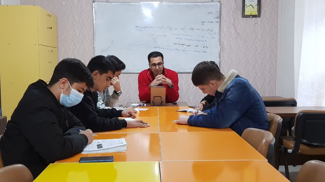 مسجد مرکزی برای رشد استعدادهای درخشان دانشگاهی و نخبه های علمی و فرهنگی استان