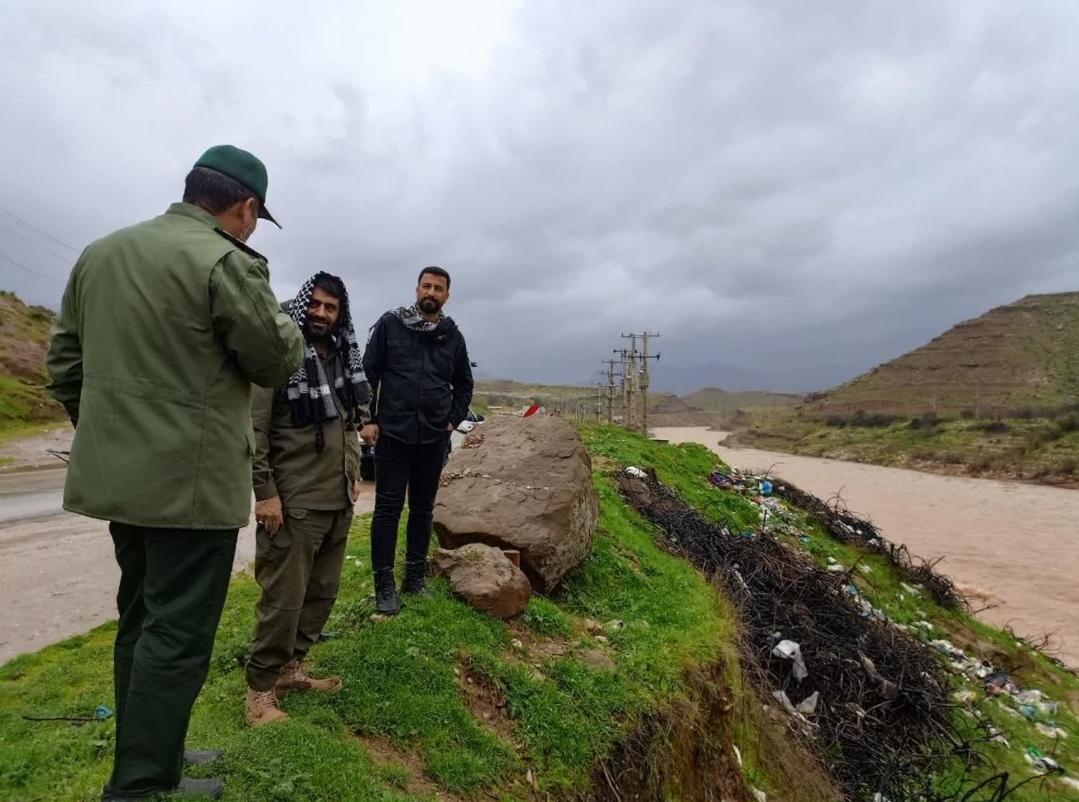 بازدید فرمانده سپاه لرستان از مسیر رودخانه «کشکان» بازدید فرمانده سپاه لرستان از مسیر رودخانه «کشکان»