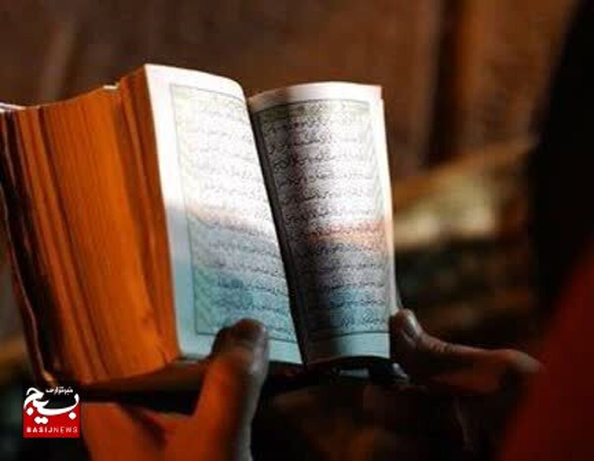 گشایش دست های دعا به آسمان رحمت الهی در شب نوزدهم رمضان در امامزادگان و مزار شهدای قزوین