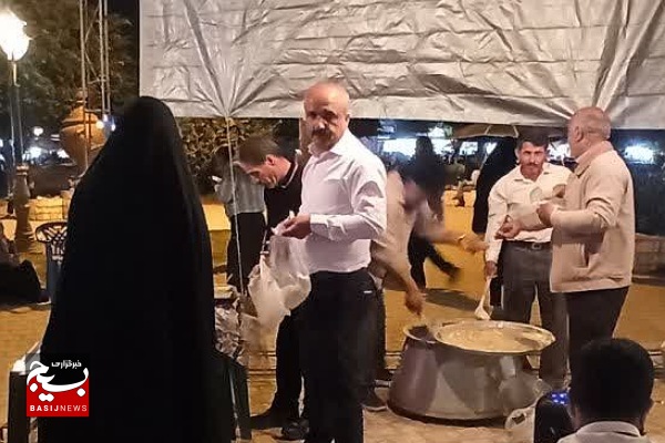 به همت بسیج اصناف گناوه پذیرایی افطاری از روزه داران  انجام شد
