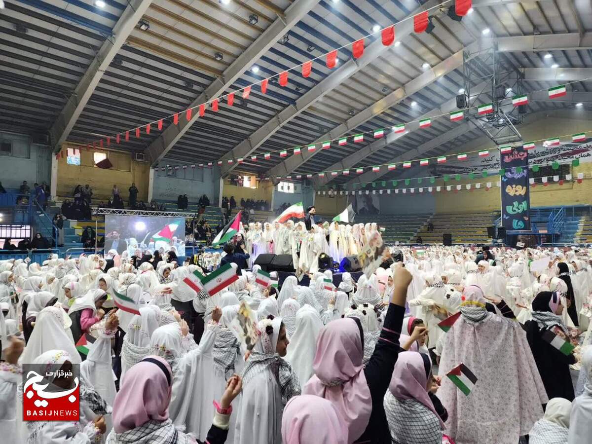 با حضور ۱۳۰۰ نفر جشن روز اولی ها دختر استان برگزار شد .