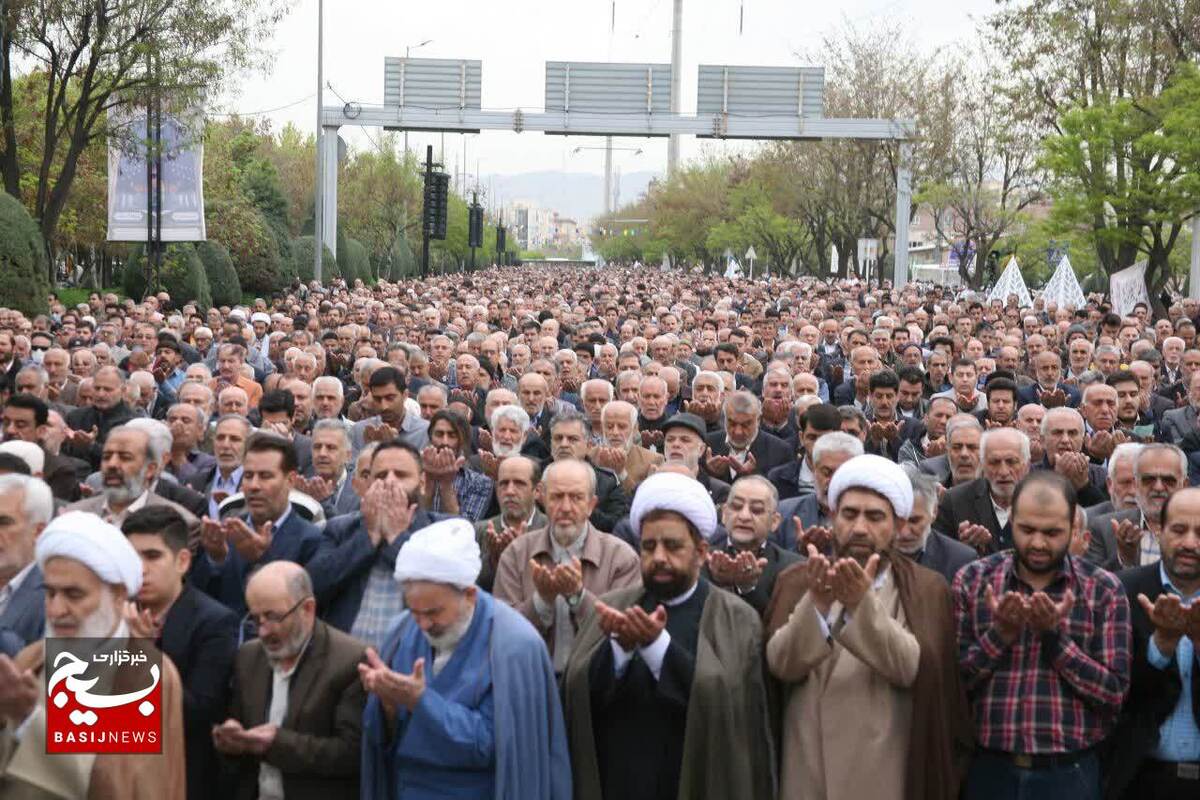  

نماز عید فطر به امامت آیت اله عابدینی در قزوین اقامه شد+عکس