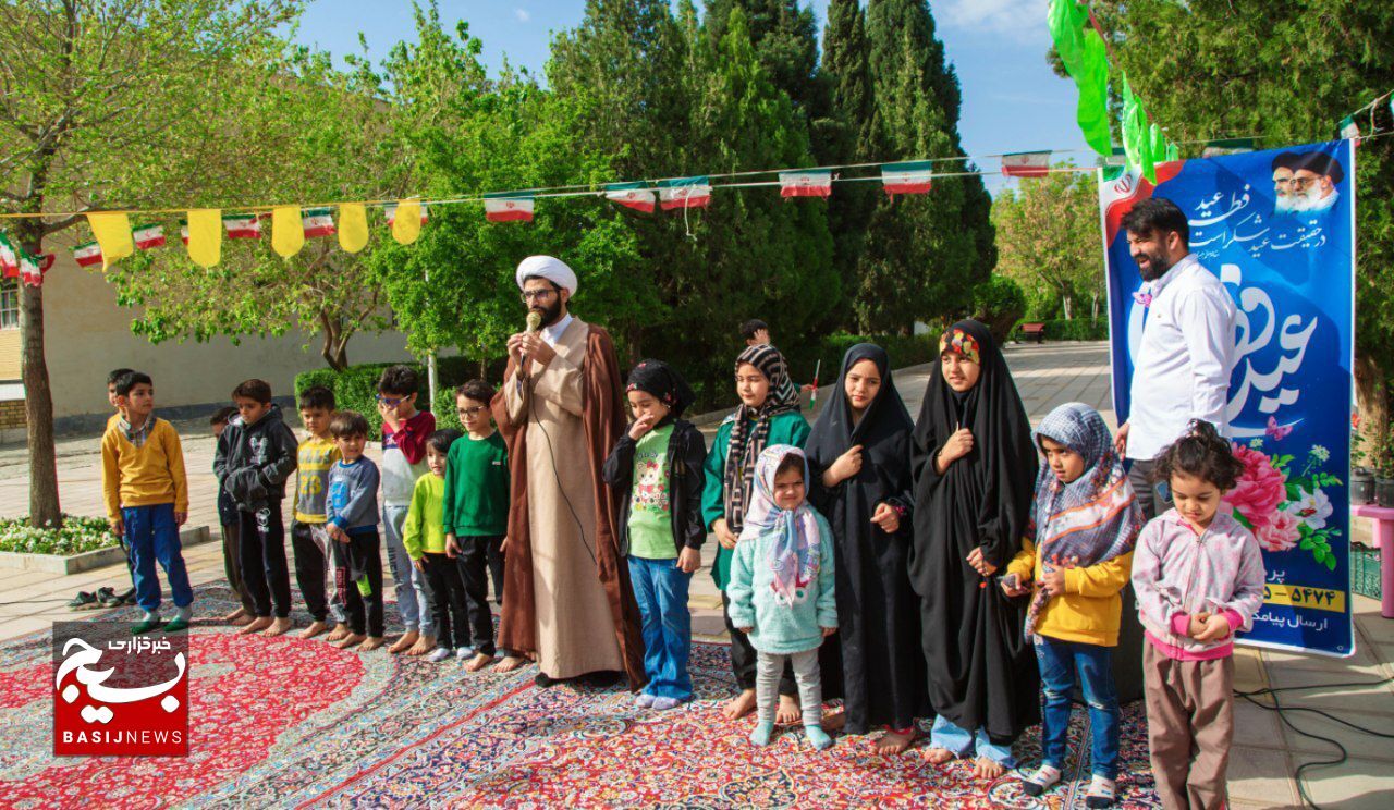حضور مومنین در طبیعت بهاری جهت اقامه نماز عید فطر + تصاویر