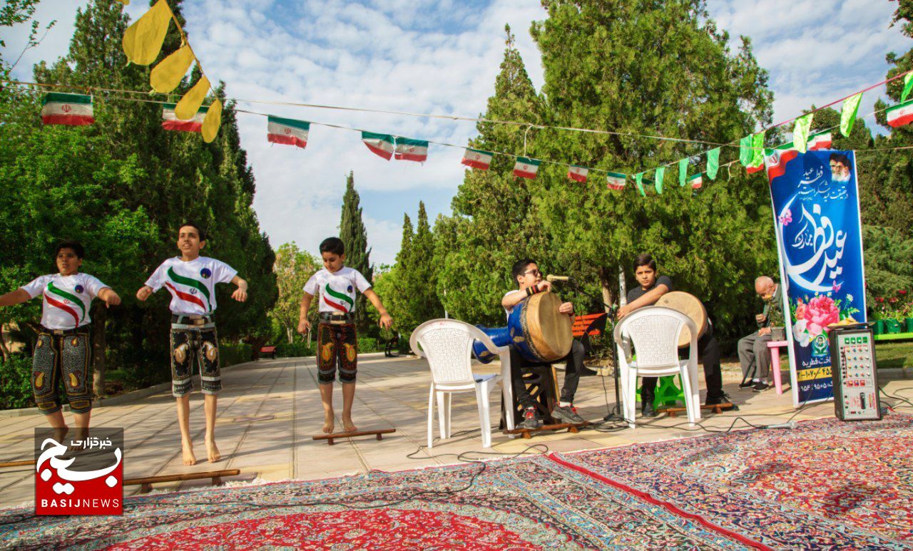 حضور مومنین در طبیعت بهاری جهت اقامه نماز عید فطر + تصاویر