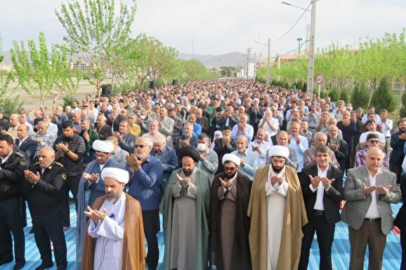 برپایی نماز عید فطر در شهر قیامدشت