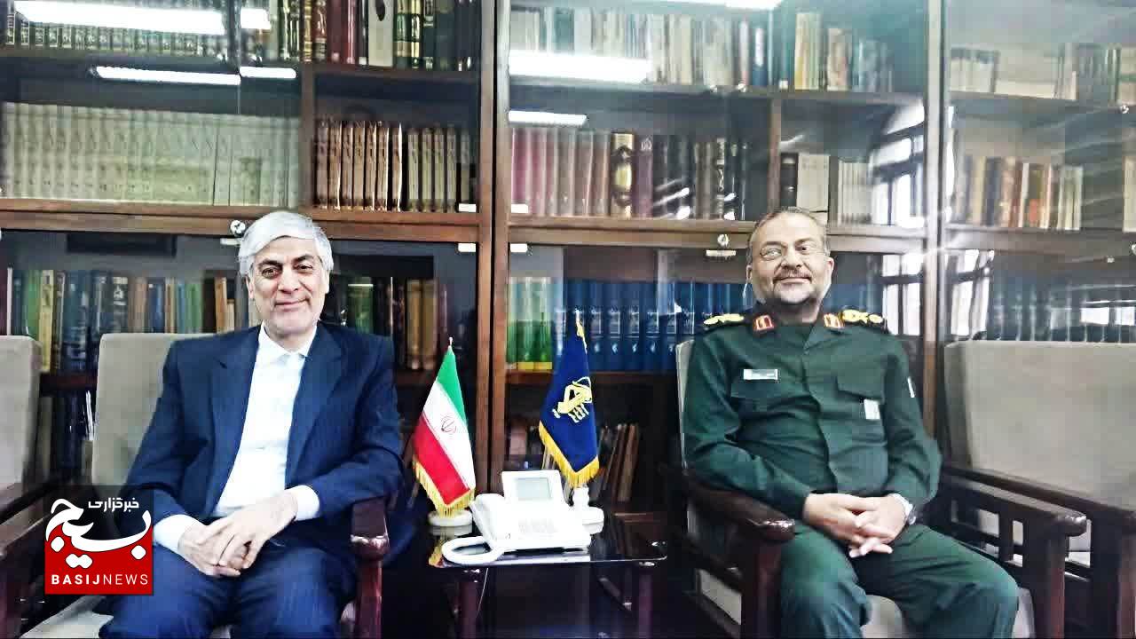 دیدار نوروزی سردار سلیمانی و دکتر کیومرث هاشمی دیدار نوروزی سردار سلیمانی و دکتر کیومرث هاشمی