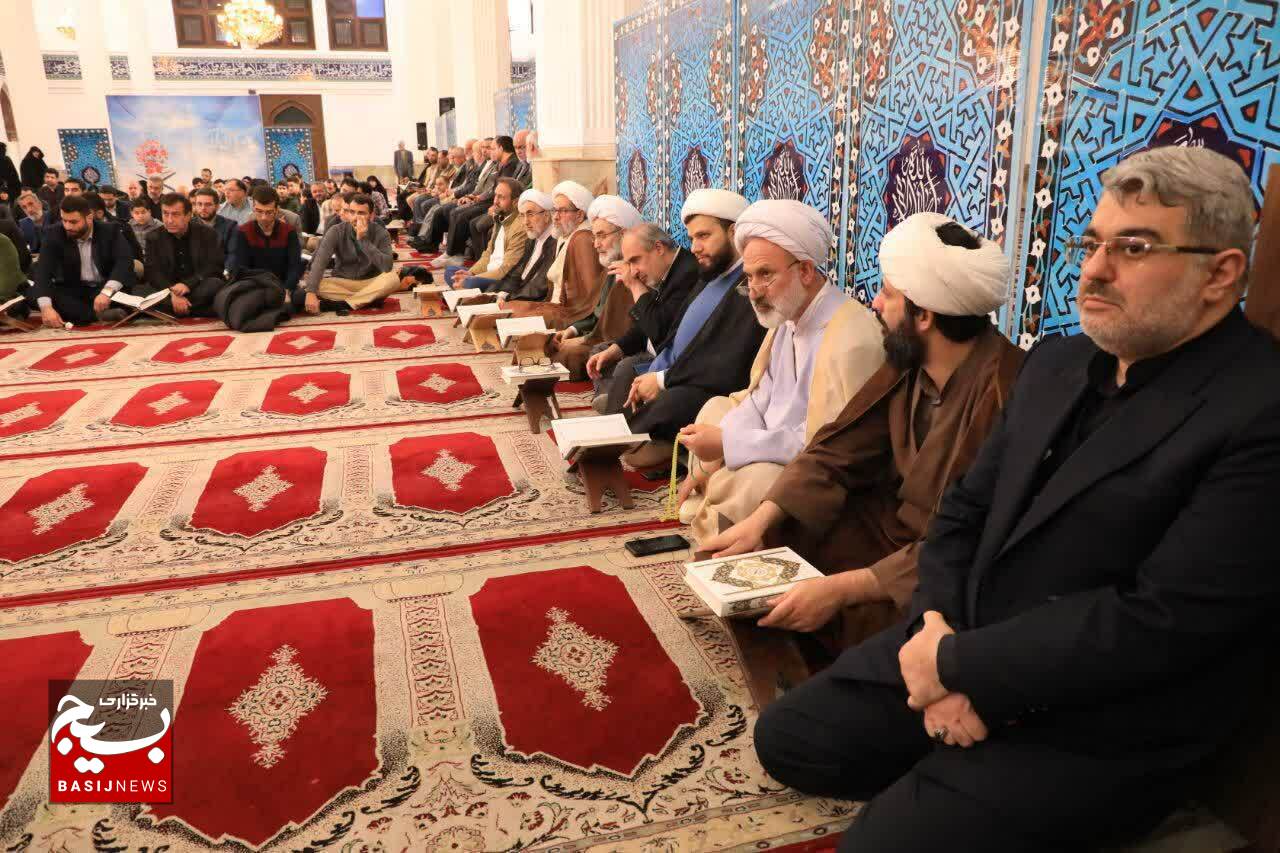 رونمایی از صندوقچه محافل خانگی قرآن کریم رونمایی از صندوقچه محافل خانگی قرآن کریم