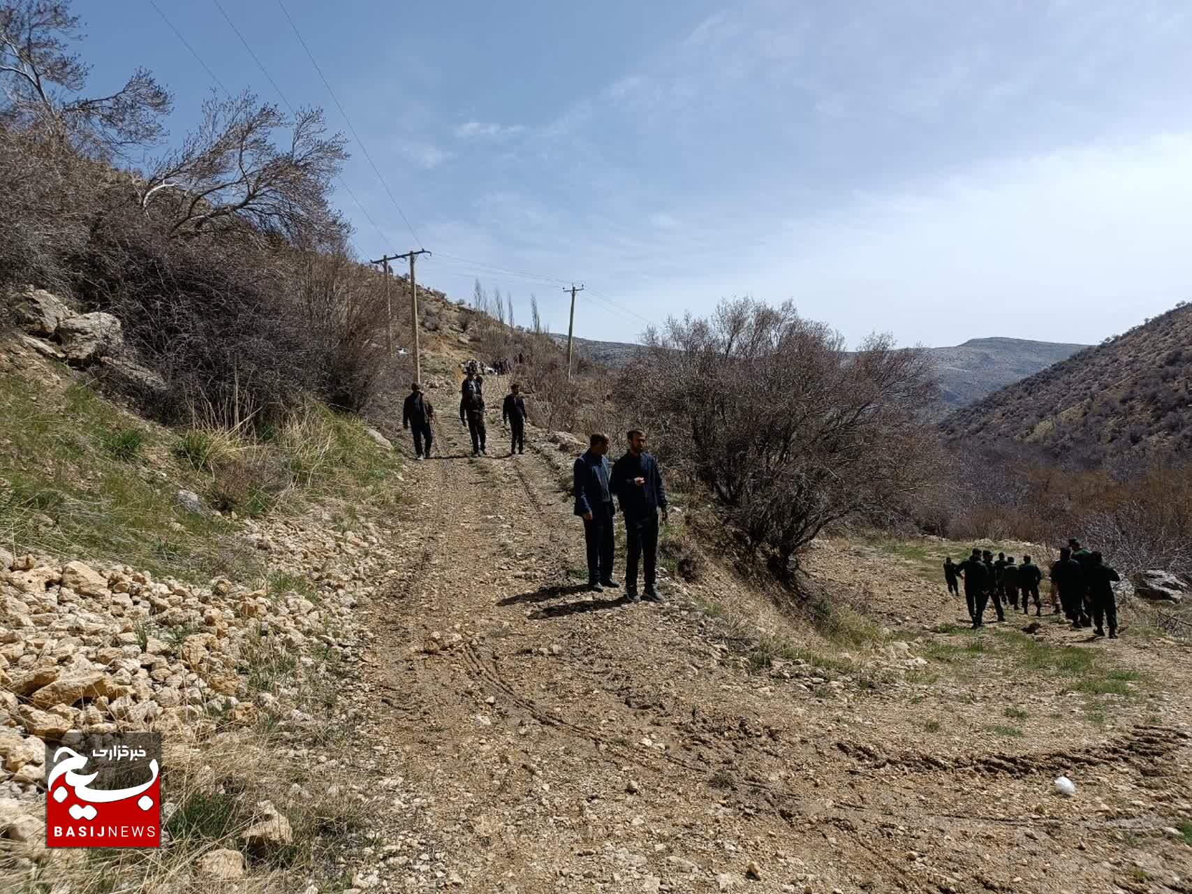 کشف جسد گردشگر خانم در رودخانه گنجگان توسط رزمندگان تیپ 48 فتح کهگیلویه و بویراحمد+ (فیلم و تصاویر) کشف جسد گردشگر خانم در رودخانه گنجگان توسط رزمندگان تیپ 48 فتح کهگیلویه و بویراحمد+ (فیلم و تصاویر)