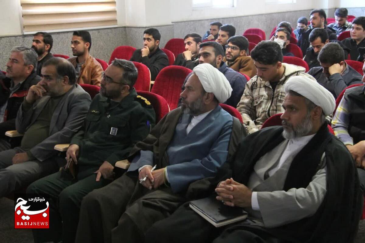 برگزاری کارگاه آموزش خبرنگاری به همت روابط عمومی سپاه صاحب الامر(عج) استان قزوین 