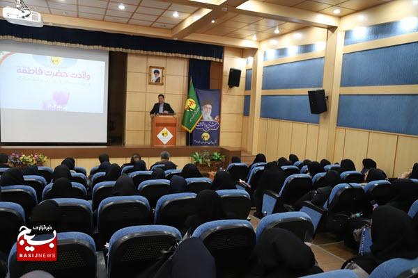 بانوان نقش محوری در عرصه‌های مختلف در خانواده و جامعه دارند