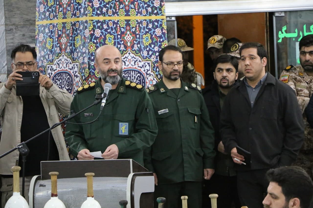 تصاویری ماندگار از اهدای کمربند پهلوانی سال بسیج توسط سردار سلیمانی