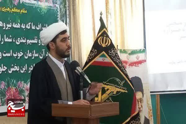پاسداران وارثان خون اباعبدالله الحسین(ع) هستند